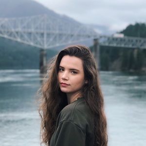 Meet your Posher, Adina